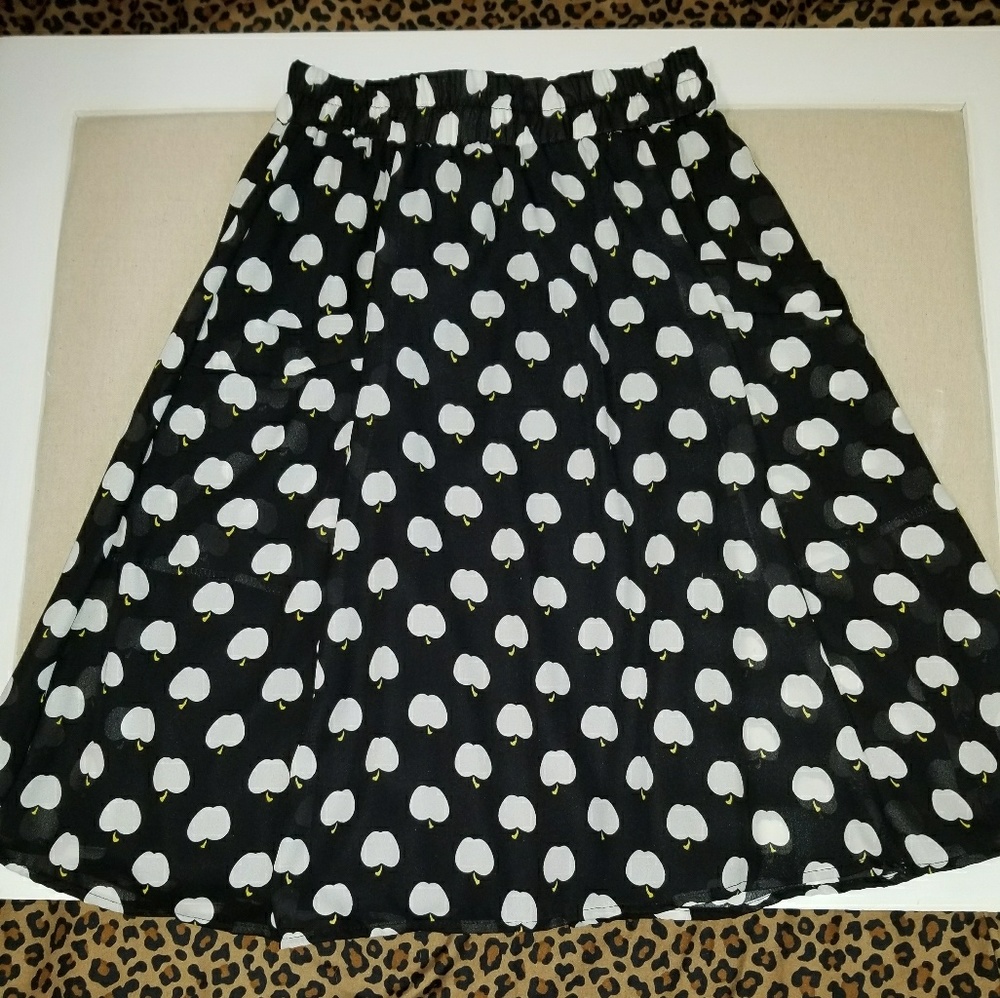APPLE SKIRT